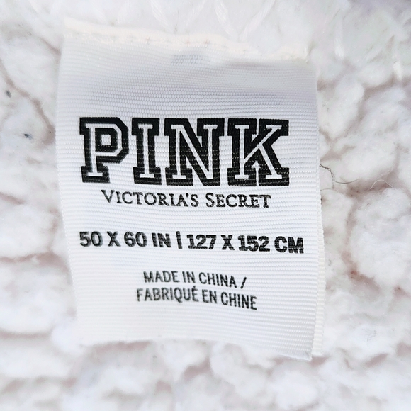 PINK Victoria's Secret Festive Red Blanket, NWOT,  Like New, - Picture 6 of 7